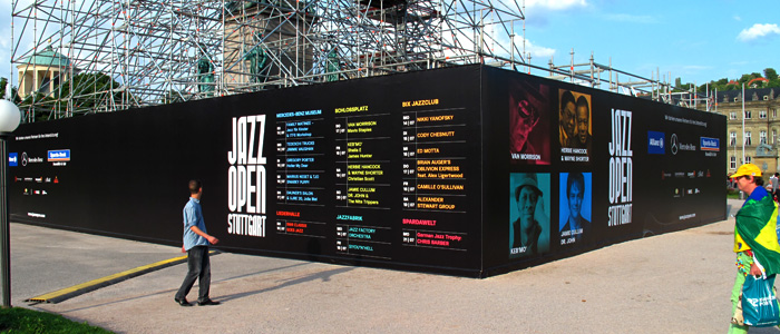 Bauzaunplane für das "Jazzopen", rings um die Stuttgarter Jubiläumssäule, PVC Banner 510 g/m², einseitig digital bedruckt.